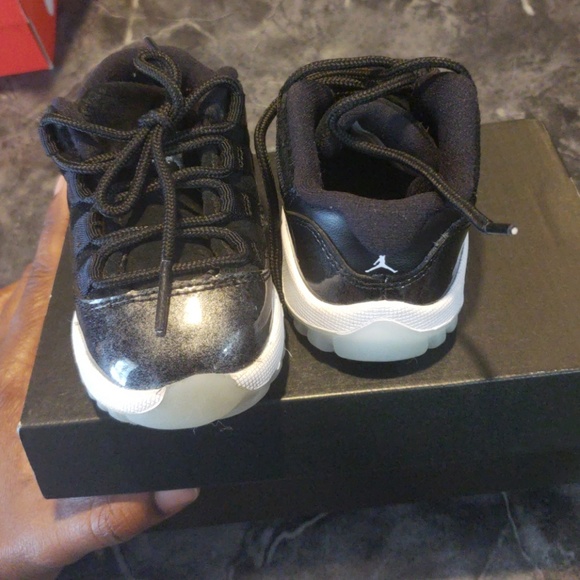 Two pairs of jordan 11 - Picture 2 of 7